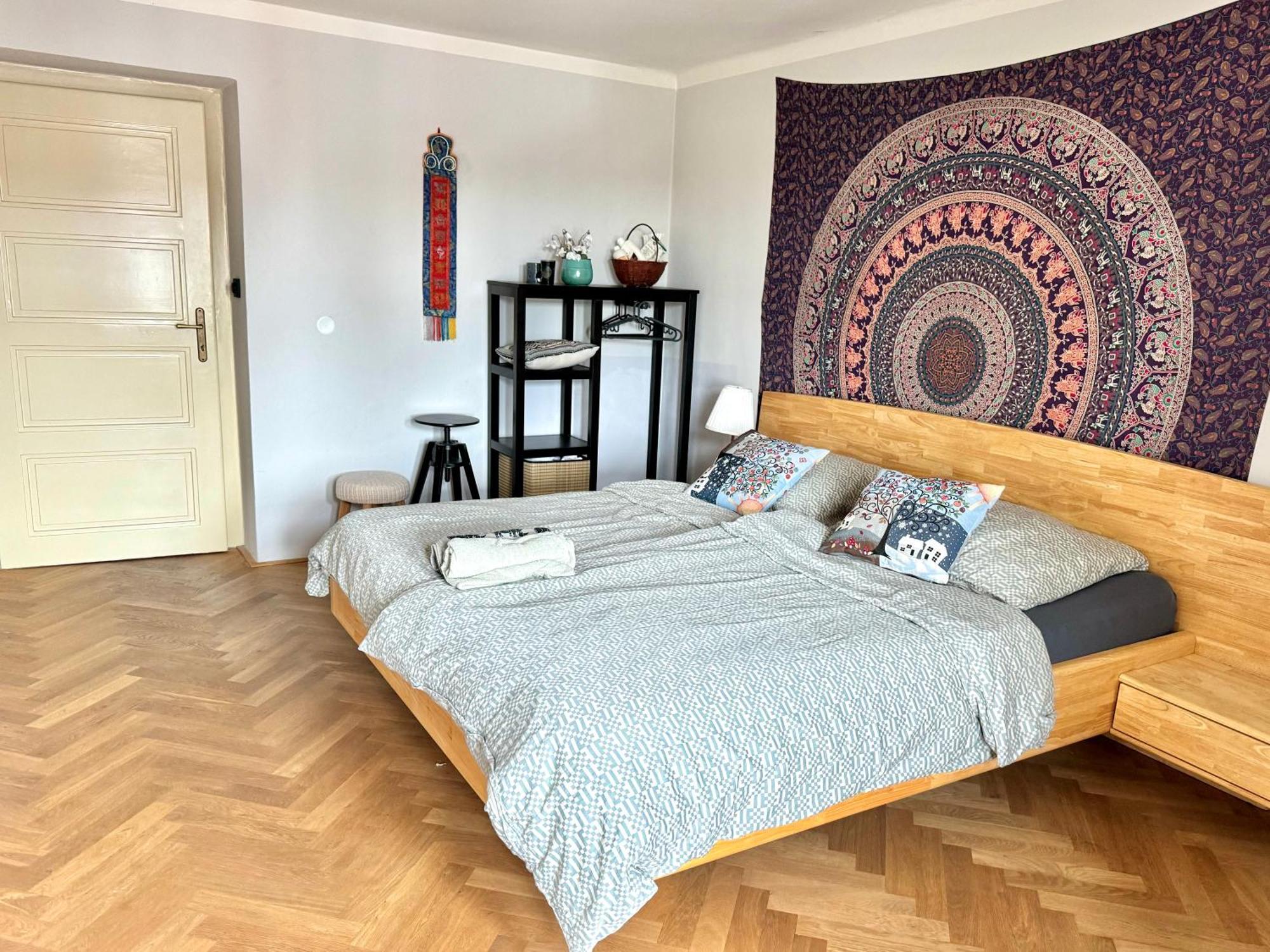 Knk Vibrant Central Spacious Hideaway Apartman Hradec Králové Kültér fotó